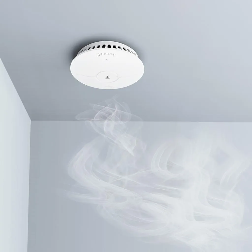Woox Zigbee Smart Smoke Alarm med avancerade funktioner, kompatibel med Amazon Alexa och Google Assistant, ger fullständig säkerhet i hemmet.