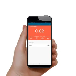 Woox-app for energiovervåking av smart grenuttak som viser strømforbruk på en smarttelefonskjerm