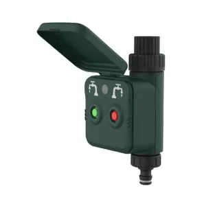 Contrôleur d’arrosage intelligent pour jardin WOOX R7060 en vert et noir avec couvercle ouvert et raccords de robinet