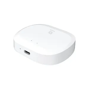 Passerelle de sécurité compacte blanche WOOX pour le Security Kit Pro, avec logo et port USB-C latéral