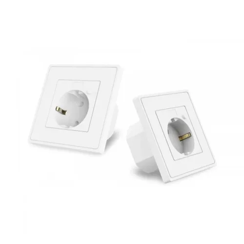 Kaksi valkoista EU:n seinäpistorasiaa, joissa on neliönmuotoiset etulevyt; pyöreä maadoitettu Schuko-pistoke, yläpuolella pieni neliö ja piste, toinen sivukuvassa.