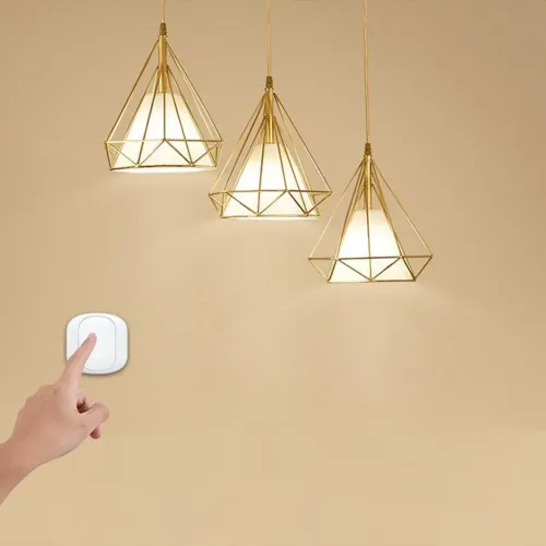 WOOX Zigbee smarter kabelloser Mini-Schalter wird gedrückt, um Beleuchtungsszenen im Innenbereich zu steuern